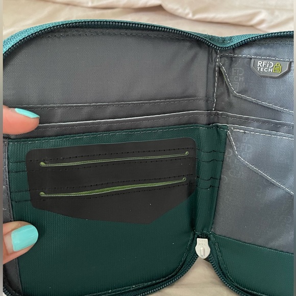 Kathmandu RFID Passport Holder - Picture 4 of 10